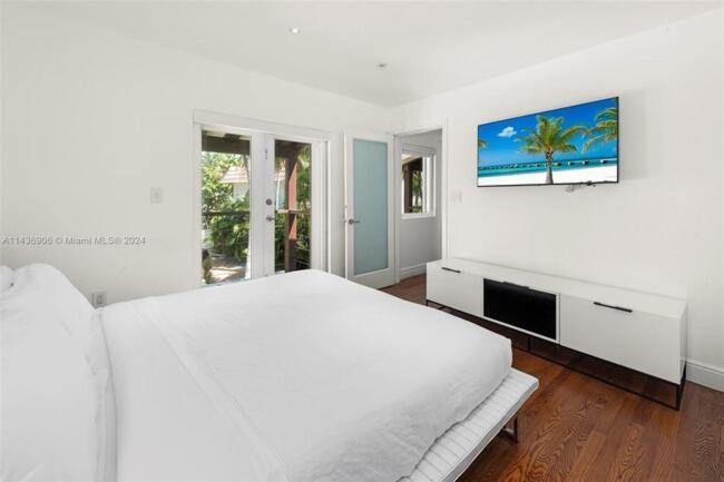 Waterfront Paradise 4 Bd Breeze With Pool Villa