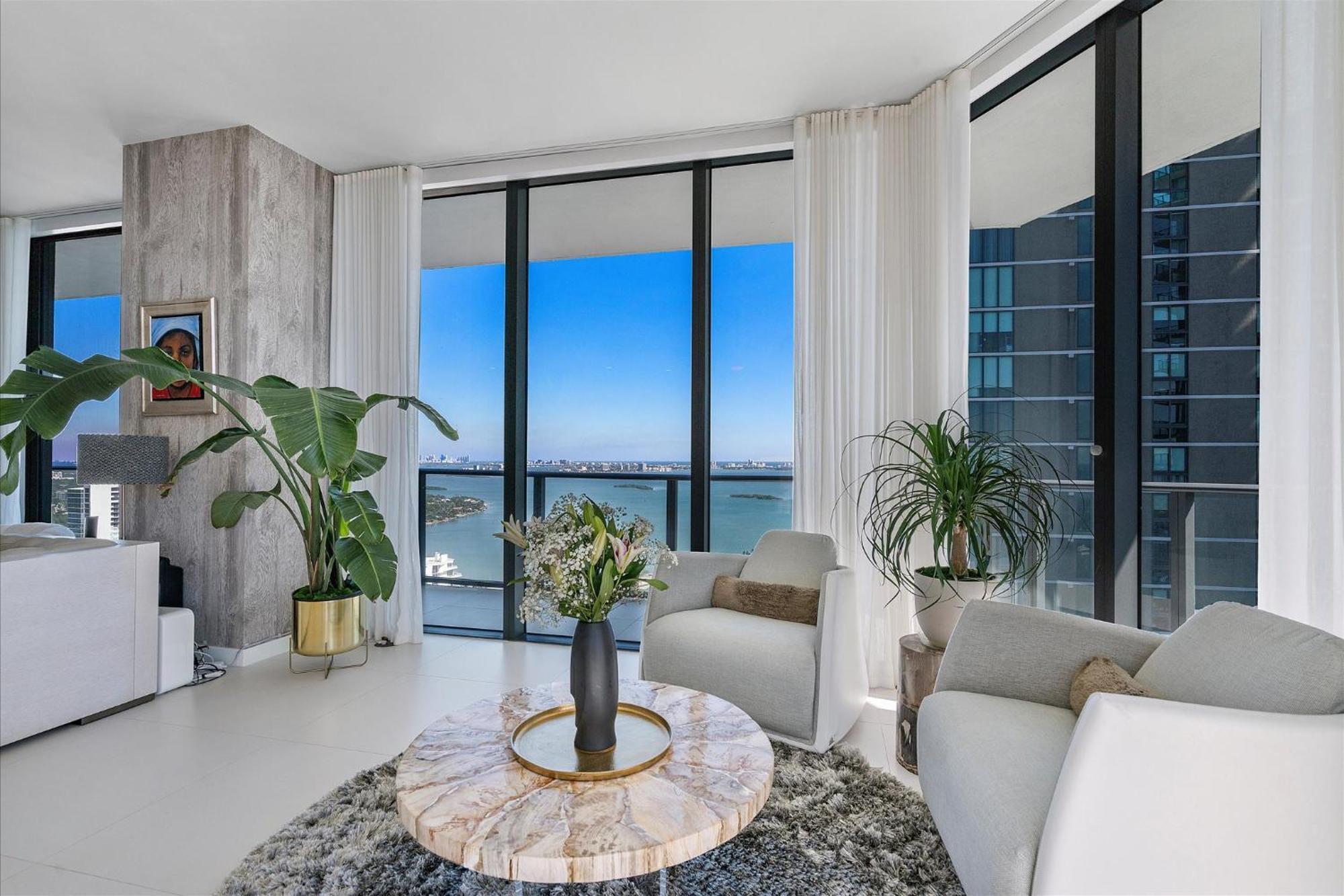 Posh Ocean View Penthouse - Heated Pool, Gym, Office! 10mins Apartment Miami