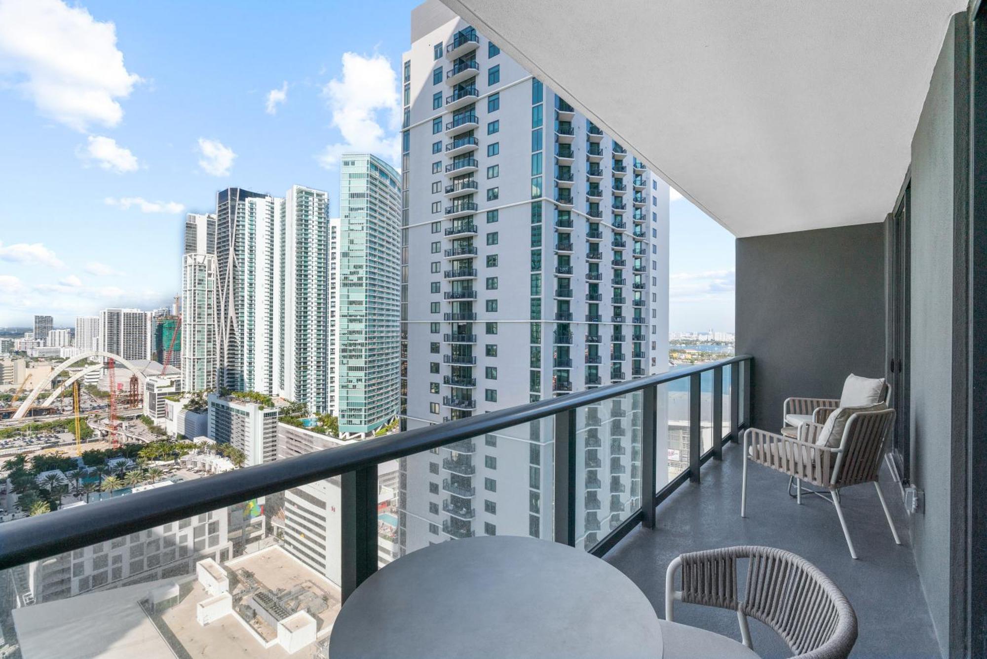 Luxury 2-bdrm In The Heart Of Downtown Apartamento
