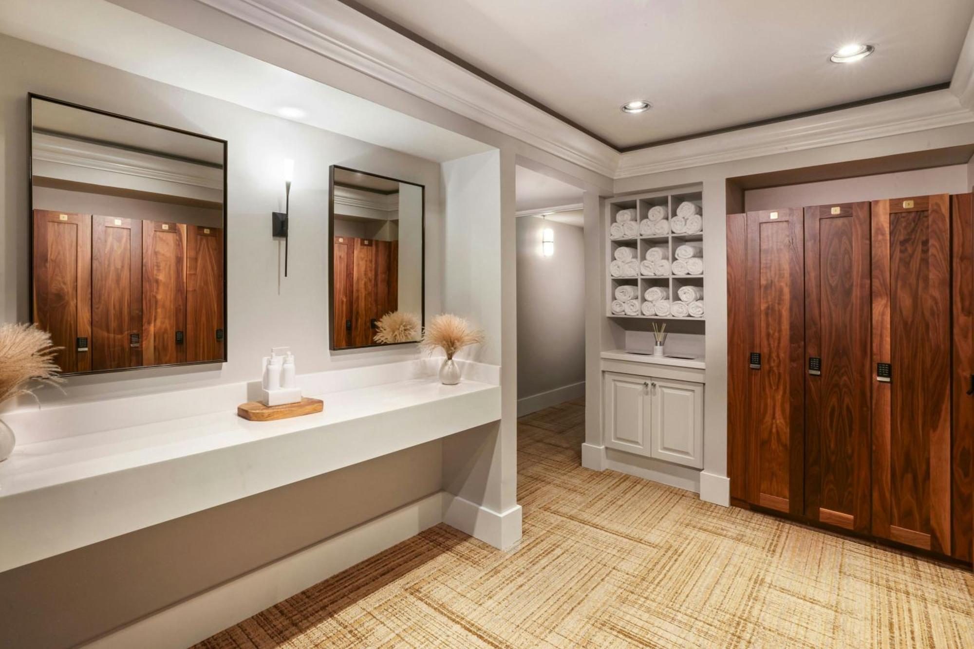 The Ritz-carlton Coconut Grove, Hotel