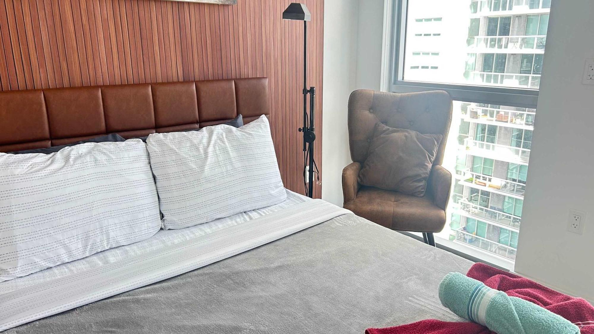 Huge Pool & Gym - Explore Miami's Heat Apartment Miami