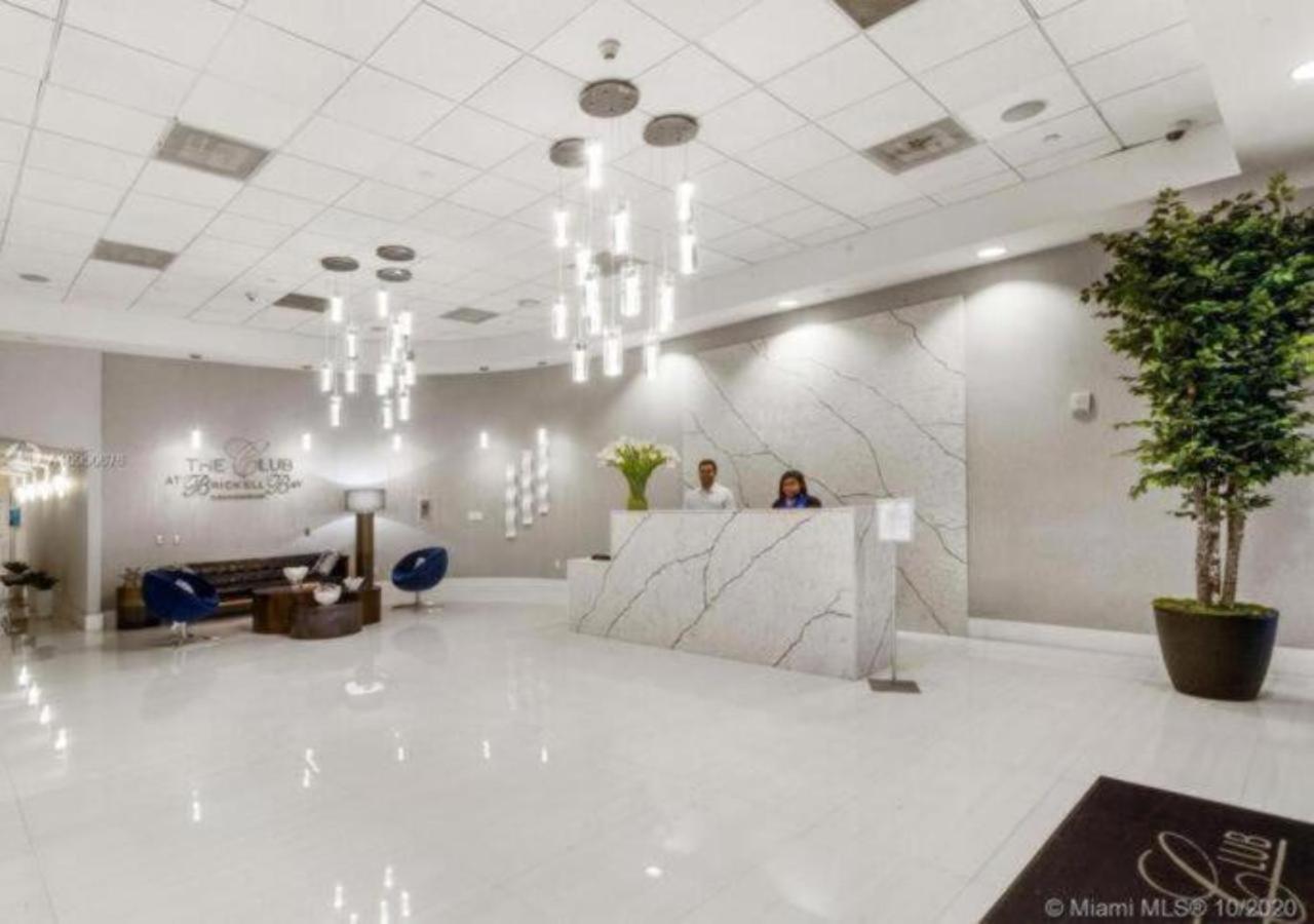 Apartamento 36th Floor Brickell Bay View 1br 2 Queens And Sofa Bed