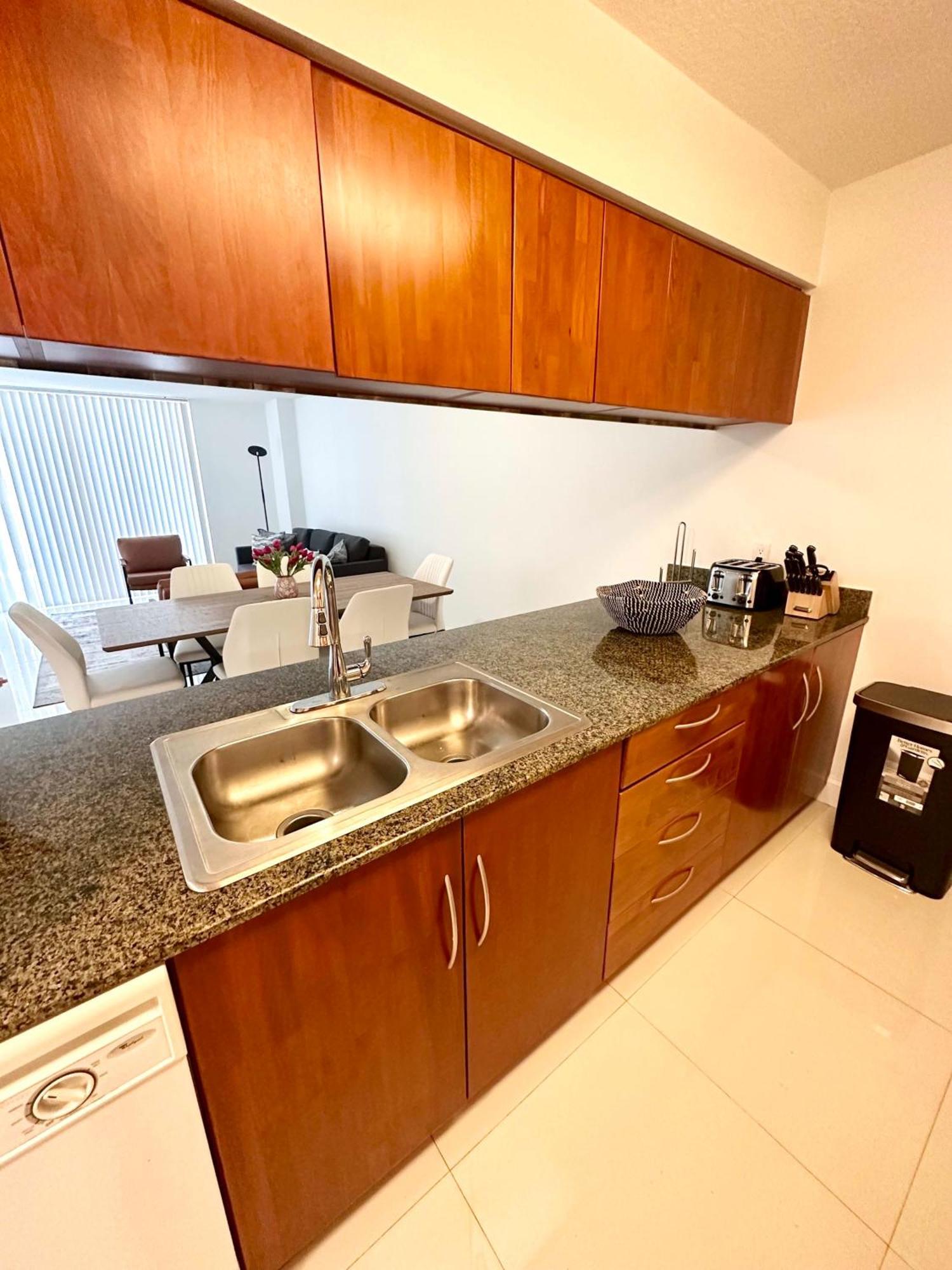 36th Floor Brickell Bay View 1br 2 Queens And Sofa Bed Apartamento
