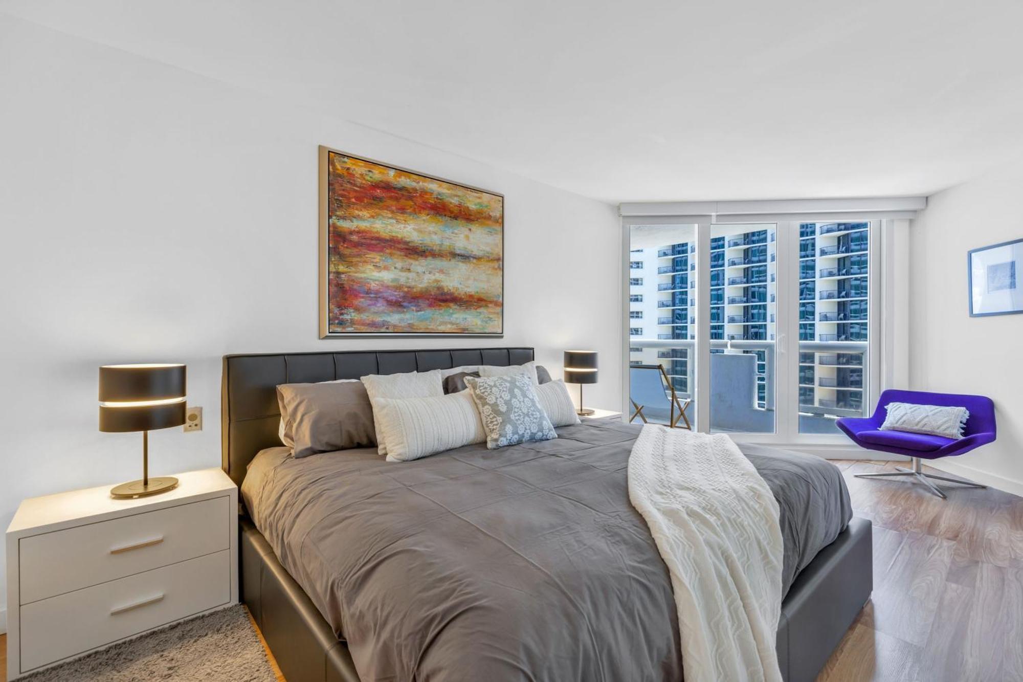 4 Bedroom With Stunning Balcony View *