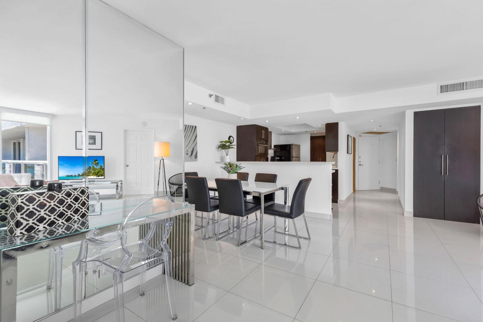 4 Bedroom With Stunning Balcony View