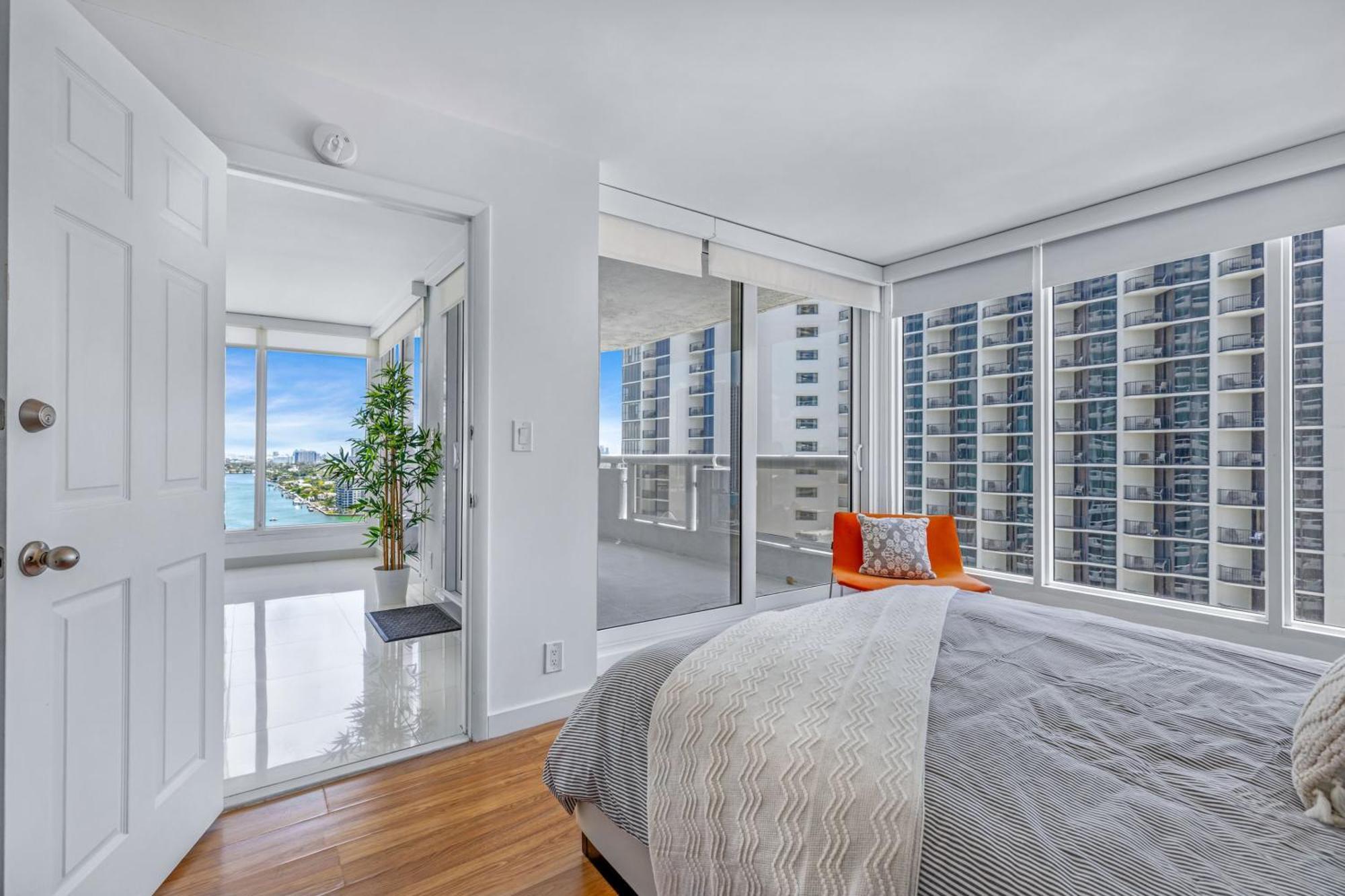 4 Bedroom With Stunning Balcony View *