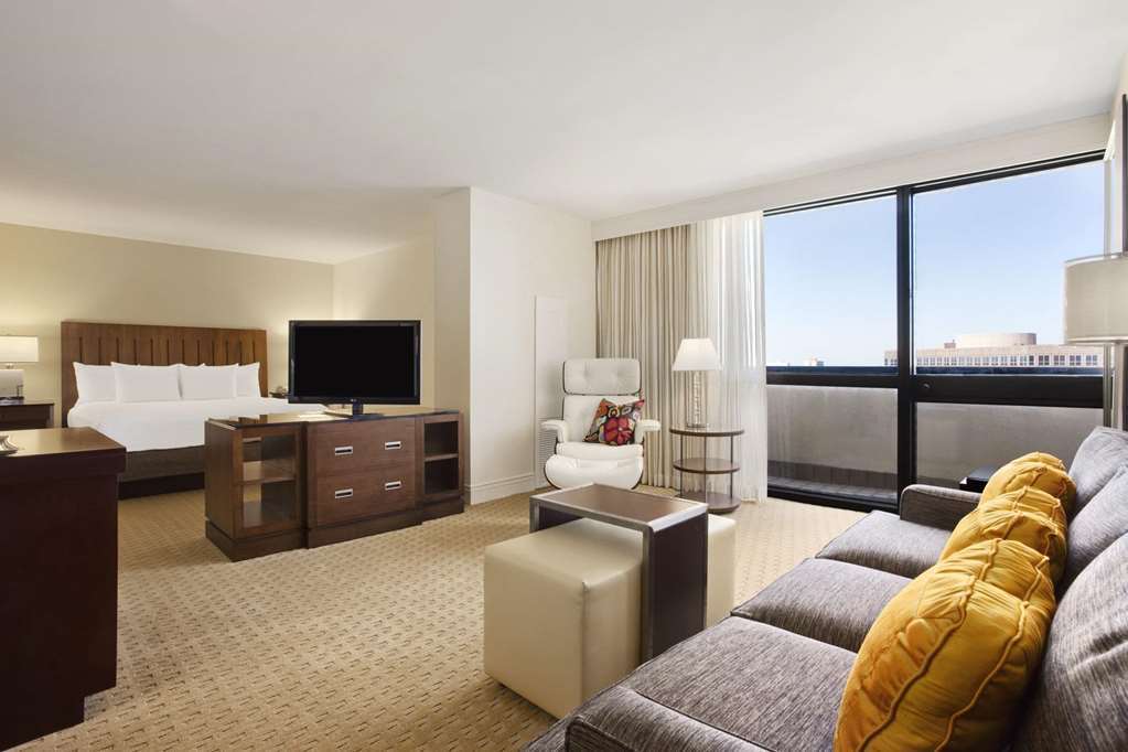 Hilton Airport Blue Lagoon 4*