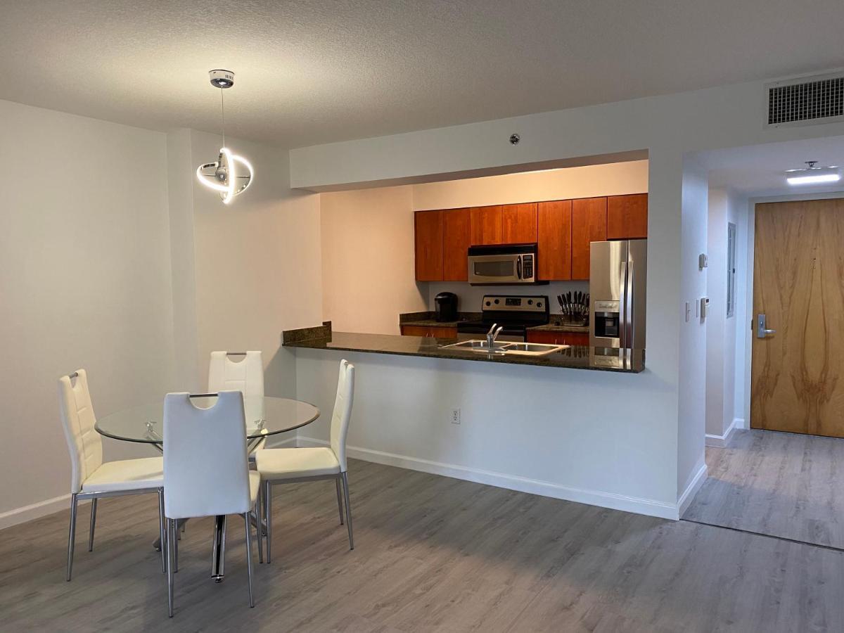 Chic And Modern, Brickell / + Free Parking Apartment